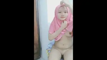 Live Show 126 Cewek Seksi Colmek Dildo Gede Sampe Squirt Banjir Keras
